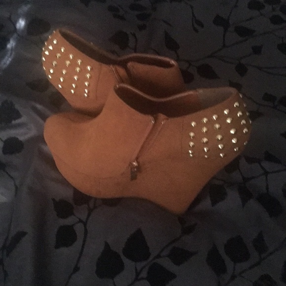Studded Wedge bootie - Picture 2 of 4